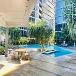 Luxury And Convenient Unit In South Brisbane