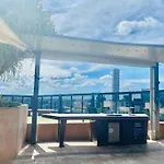 Apartment Luxury And Convenient Unit In South