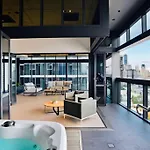 Apartment Luxury And Convenient Unit In South