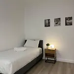 Apartment Luxury And Convenient Unit In South *