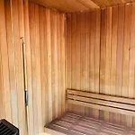 Apartment Luxury And Convenient Unit In South Brisbane