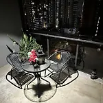 Luxury And Convenient Unit In South
