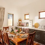 Holiday home 6km To Cbd Convenient 5br Queenslander Coorparoo