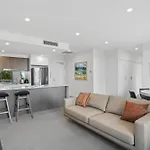 Sleek 2-Bed With Balcony And Communal Bbq Area