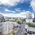 Great Location 2Br Apt Pool Carpark South Bne