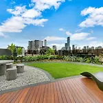 Great Location 2Br Apt Pool Carpark South Bne