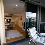 Stylish Central Apartment W Pool, Gym And More