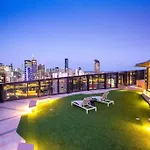 Stylish Central Apartment W Pool, Gym And More