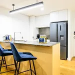 Stunning 2 Bedroom Retreat W Gym Sauna And Pool