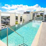 City Oasis Stylish Apt With Gym Rooftop Pool