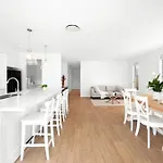 Apartment Luxury House With Pool, Close To Cbd *