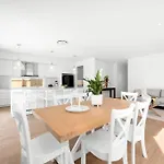 Luxury House With Pool, Close To Cbd Apartment