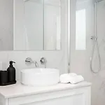 Luxury House With Pool, Close To Cbd Apartment *