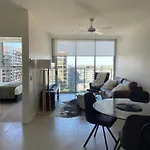 Top-floor Luxe In The Free Parking, Pool, Gym, Wifi *