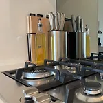 Top-floor Luxe In The Free Parking, Pool, Gym, Wifi *