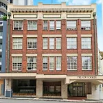 Cool New Yorker Cbd Apartment