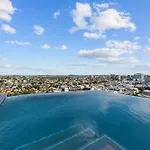 Spacious 1-Bed Unit With Rooftop Infinity Pool
