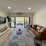 2-bed Unit With Large Backyard, Bbq & Parking