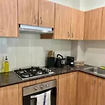 2-bed Unit With Large Backyard, Bbq & Parking Apartment
