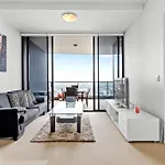 Urban Skyline 2-Bed With Pool & Gym Access