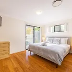 3Bd Townhouse Close To Shops And Transport With Carpark