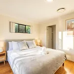 3Bd Townhouse Close To Shops And Transport With Carpark
