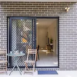 3Bd Townhouse Close To Shops And Transport With Carpark