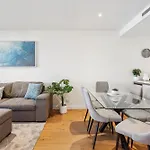 Sophisticated 2-bed With Pool & Gym *