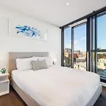 Sophisticated 2-bed With Pool & Gym Apartment *