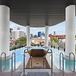 Sophisticated 2-bed With Pool & Gym Apartment