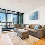 Sophisticated 2-bed With Pool & Gym Brisbane