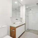 Apartment Sophisticated 2-bed With Pool & Gym *