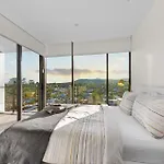 Captivating Convenience 1bed 1bath 1car Views Apartment Brisbane
