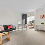 Captivating Convenience 1bed 1bath 1car Views * Brisbane