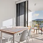 Apartment Captivating Convenience 1bed 1bath 1car Views Brisbane