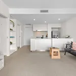 Captivating Convenience 1bed 1bath 1car Views * Brisbane