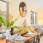 3Bd Townhouse Close To Shops, Transport With Carpark