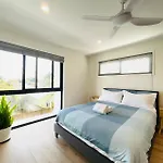 Guest house 262atroughton Brisbane