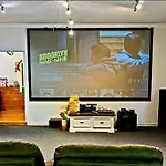 Artistic Queenslander With Park Views - 5 Bedroom - Sleep 10