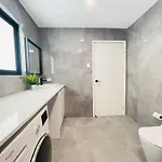 Guest house 262atroughton 3*