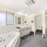 Spacious Located Family House At Sunnybank * Brisbane