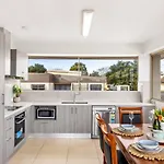 Spacious Located Family House At Sunnybank