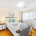 Holiday home Spacious Located Family House At Sunnybank
