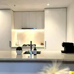 Deluxe 2bd With Infinity Pool Apartment Brisbane