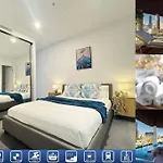 Deluxe 2bd With Infinity Pool Apartment Brisbane