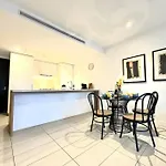 Deluxe 2bd With Infinity Pool Apartment Brisbane
