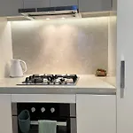 Deluxe 2bd With Infinity Pool Apartment *