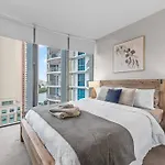 Modern Style 1bed 1bath Balcony Pool Cbd Apartment Brisbane