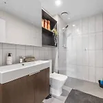 Apartment Modern Style 1bed 1bath Balcony Pool Cbd Brisbane