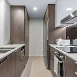 Modern Style 1bed 1bath Balcony Pool Cbd *